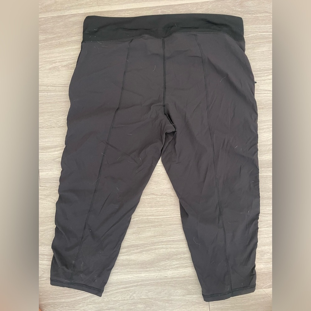 The north face grey women’s Aphrodite 2.0 rouched capri legging pants - Picture 4 of 4